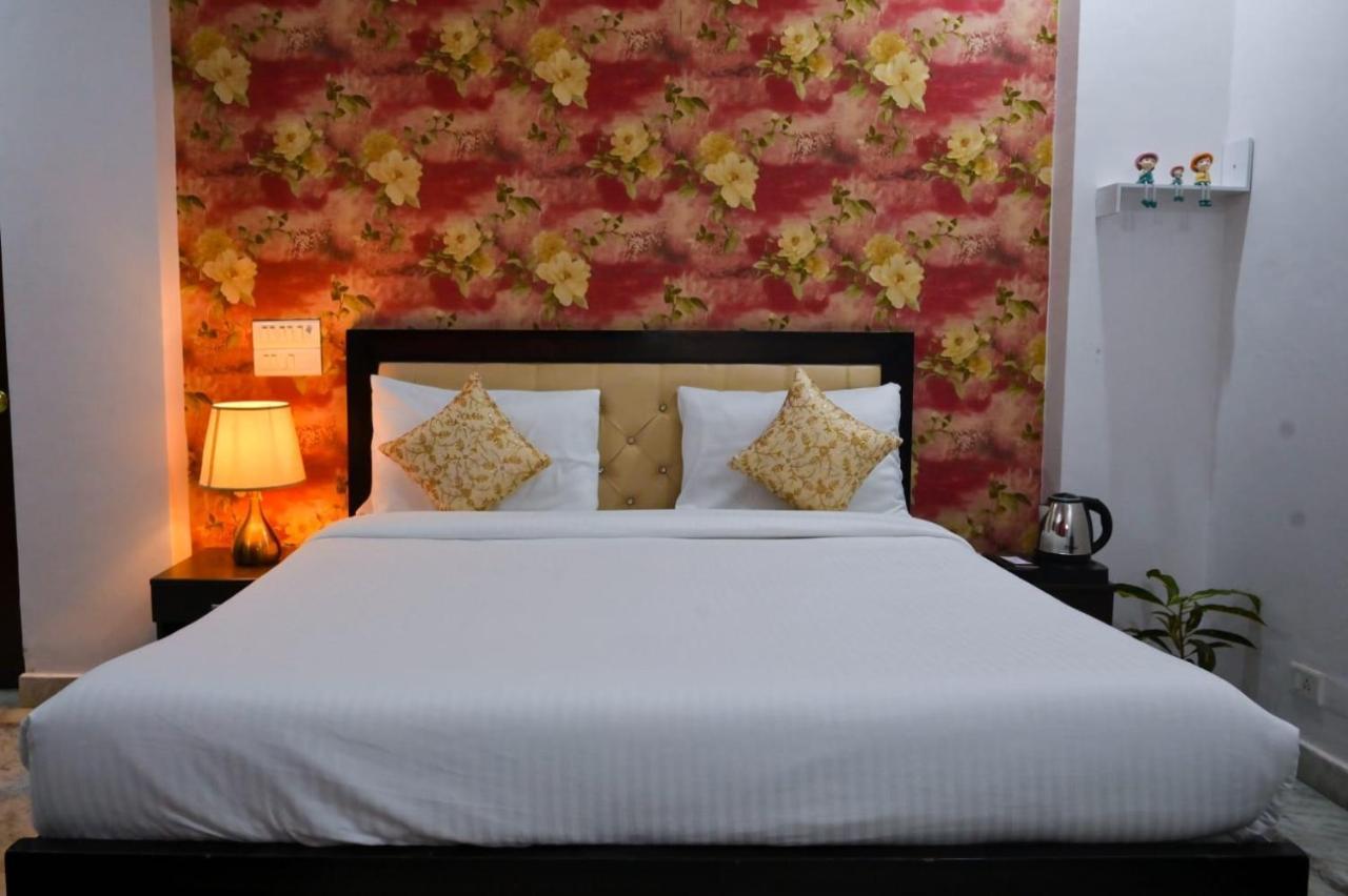 Hotel Wild Rose Új-Delhi Kültér fotó