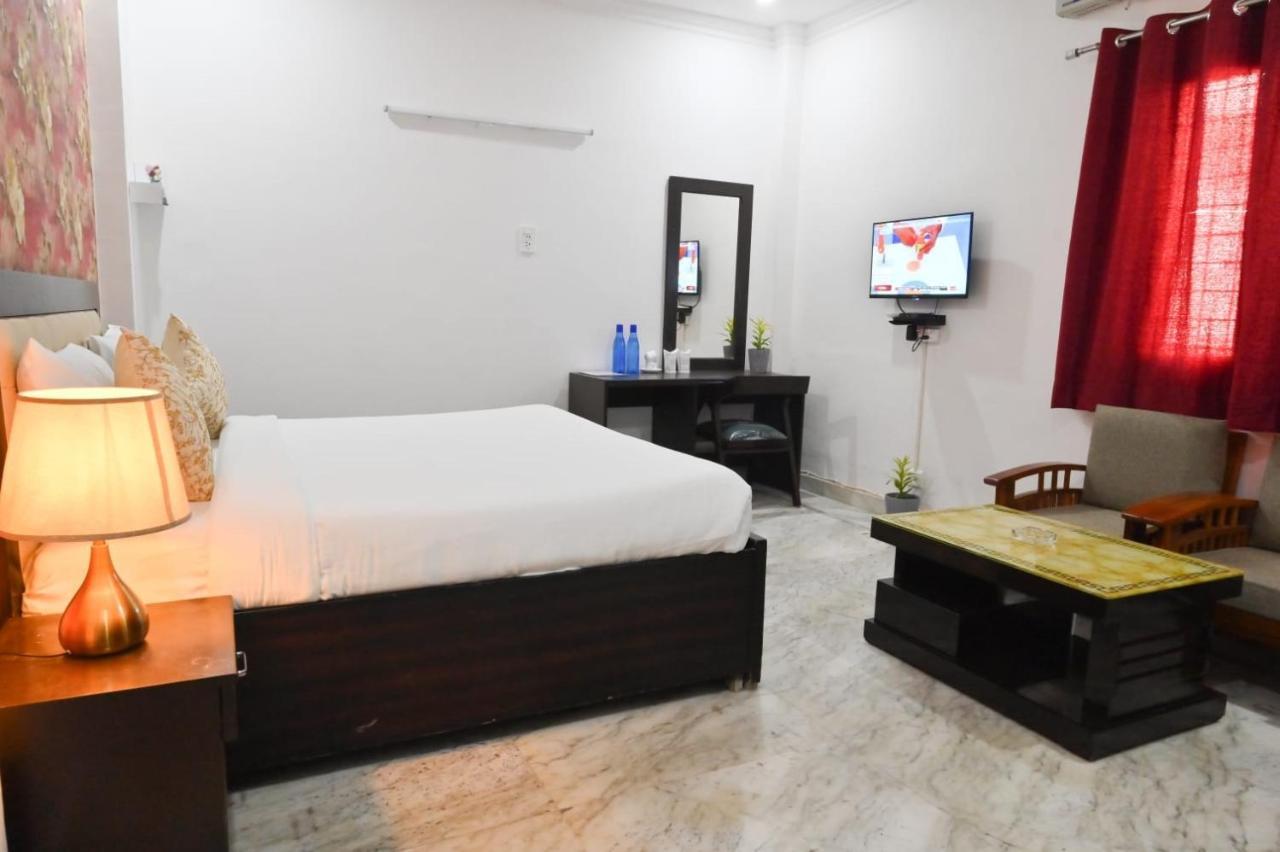 Hotel Wild Rose Új-Delhi Kültér fotó
